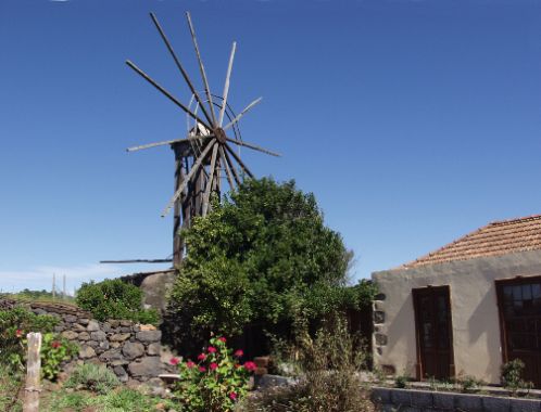 Antiguos molinos de viento, paisajes de Canarias