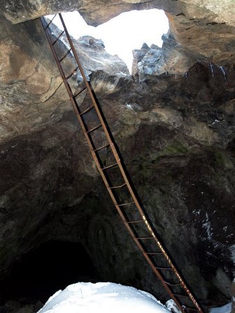 Cueva del Hielo del Teide